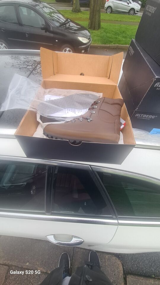 ALTBERG DEFENDER COMBAT HIGH LIABILITY BOOTS SIZE 9m BRITISH ARMY NEW CADETS