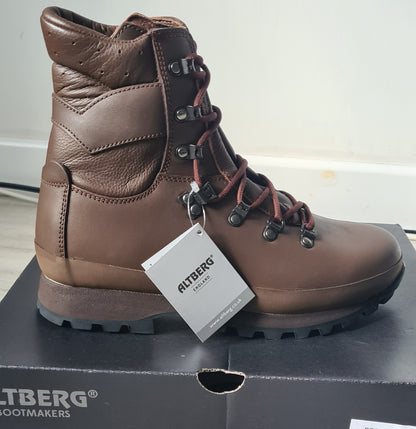 Size 11m New Altberg boots