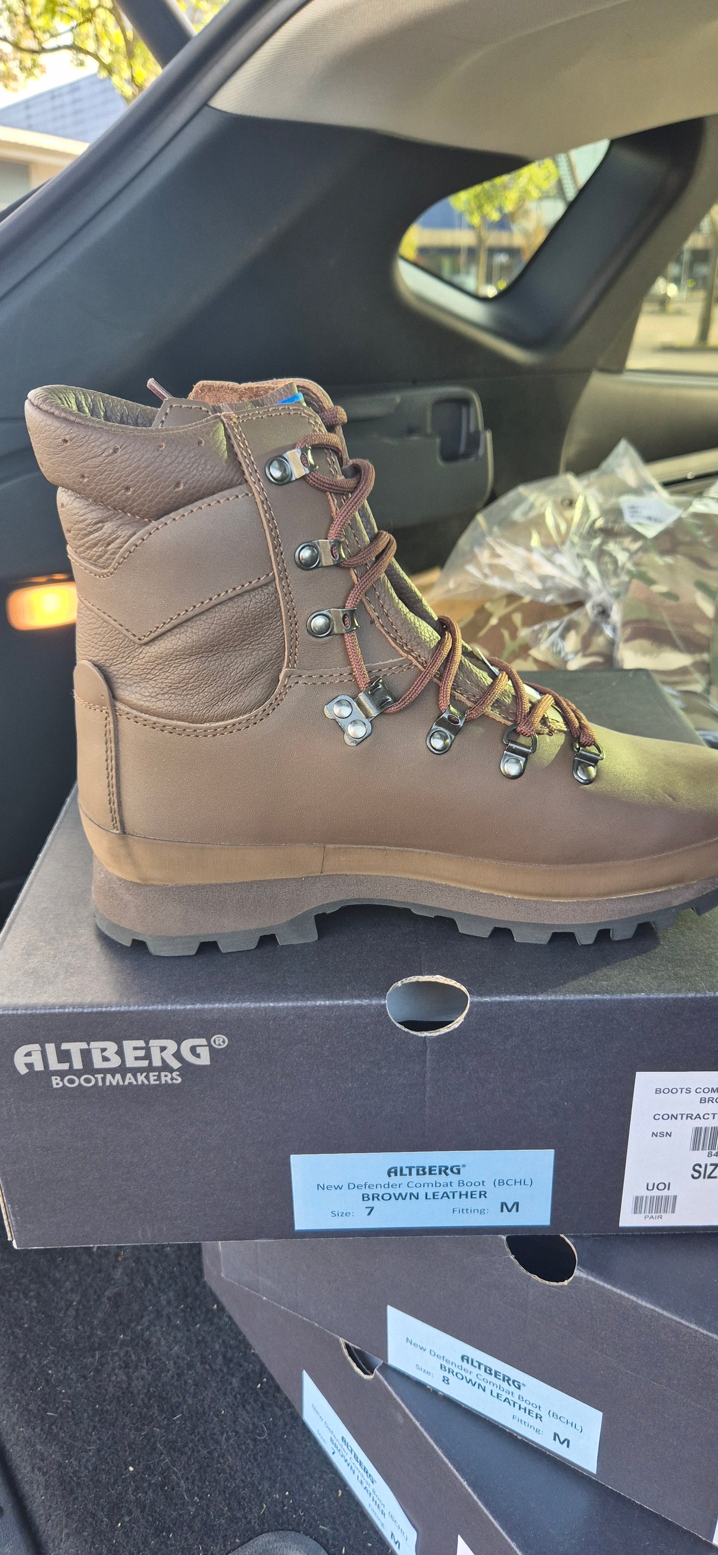 New in box size 7m Altberg boots