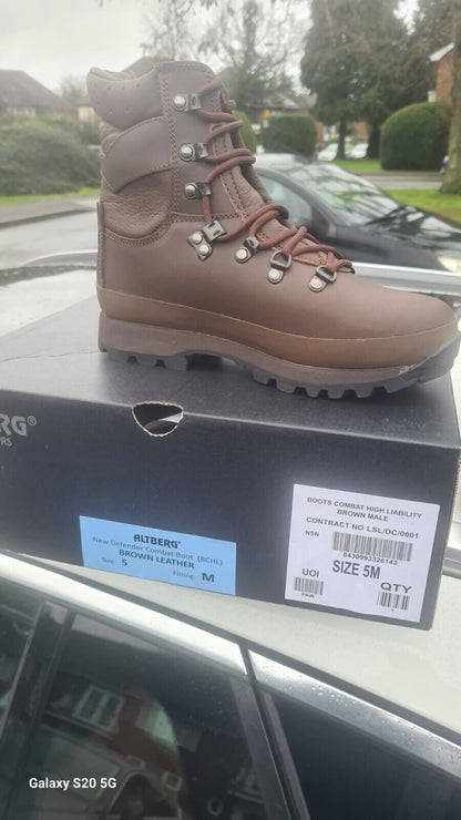 ALTBERG DEFENDER COMBAT HIGH LIABILITY BOOTS SIZE 5m BRITISH ARMY NEW CADETS