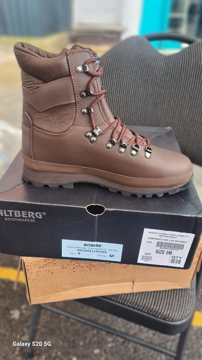 ALTBERG DEFENDER COMBAT HIGH LIABILITY BOOTS SIZE 10 BRITISH ARMY NEW CADETS